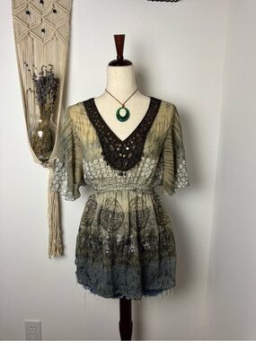 Harlow Olive Green and Gray Printed V-Neck Flutter Sleeve Tunic